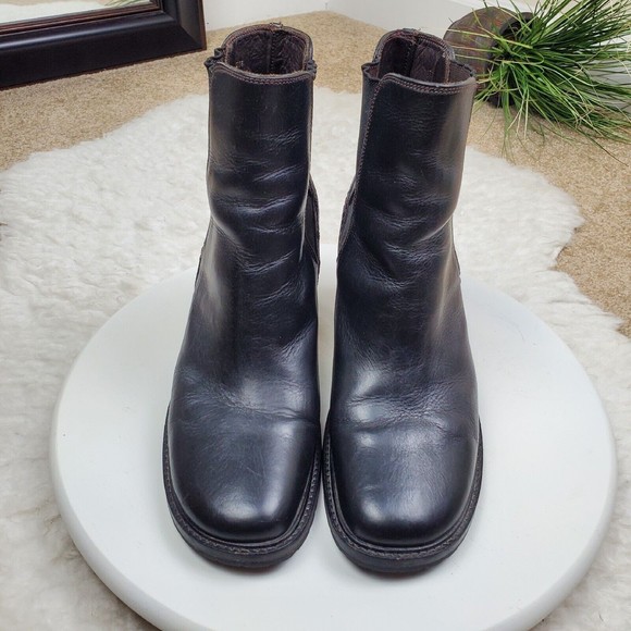 Cole Haan Ankle Boots Womens Size 7.5 B Black Leather Vibram Soles Chelsea - Picture 4 of 8